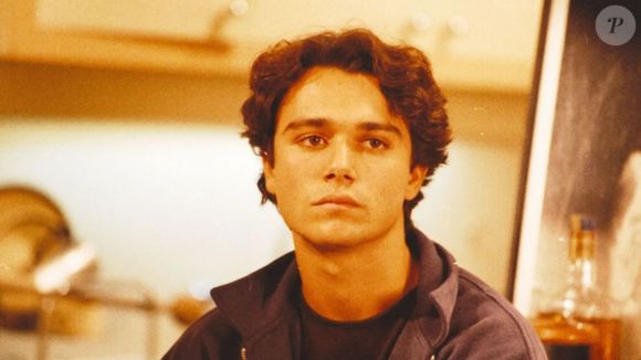 Resumo da novela 'História de Amor': Caio decide assumir a paternidade da filha com Joyce.