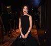 No ar em 'Quem Ama Cuida', Nanda Marques escolheu um vestido preto assimétrico, com saia volumosa e modelagem que chamou atenção pela estrutura