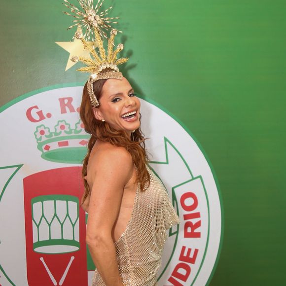 Com a ausência de Virgínia Fonseca, Karen Lopes esteve entre as musas que compareceram ao ensaio da Grande Rio nesta terça-feira