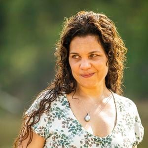 No ar como a vilã Pilar em ‘Quem Ama Cuida’, Isabel Teixeira, que já viveu Maria Bruaca em 'Pantanal', já desabafou sobre autoestima e pressão estética. A atriz afirmou que o autoconhecimento ajuda a descobrir a própria beleza longe das comparações.