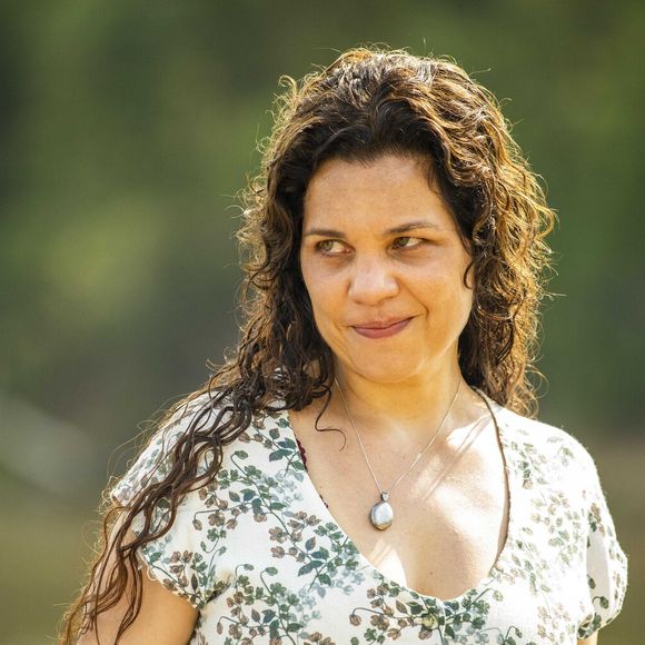 No ar como a vilã Pilar em ‘Quem Ama Cuida’, Isabel Teixeira, que já viveu Maria Bruaca em 'Pantanal', já desabafou sobre autoestima e pressão estética. A atriz afirmou que o autoconhecimento ajuda a descobrir a própria beleza longe das comparações.