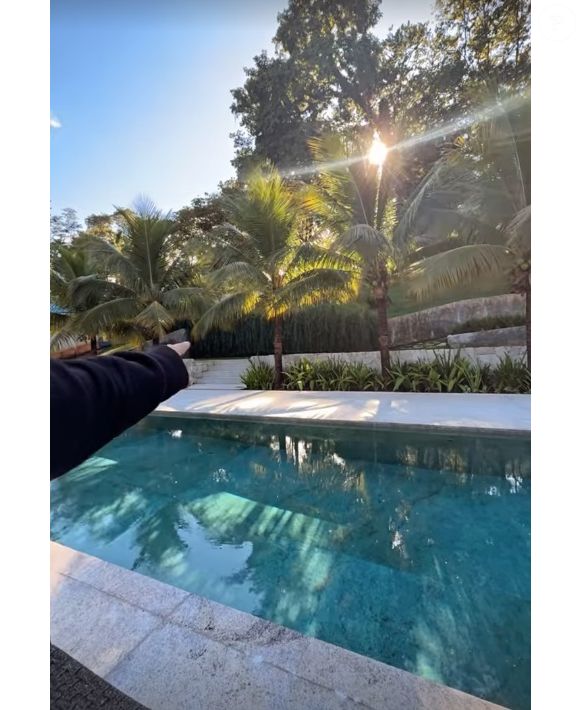 Nova mansão de Zé Felipe tem piscina, sala de música e de estudos