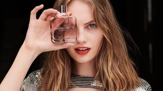 4 perfumes para mulheres elegantes que duram o dia todo e deixam um rastro delicioso enquanto você caminha