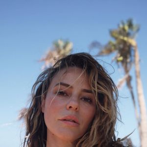 Paolla Oliveira também postou selfies sem maquiagem