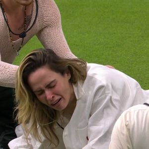 Aos prantos, Ana Paula Renault falou sobre a morte do pai