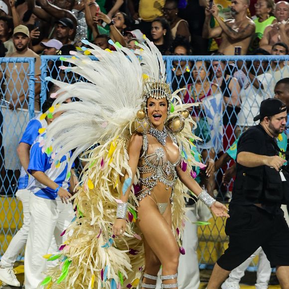 Gabi Martins superou as críticas e mostrou a evolução do samba no pé em mais um desfile da Vila Isabel