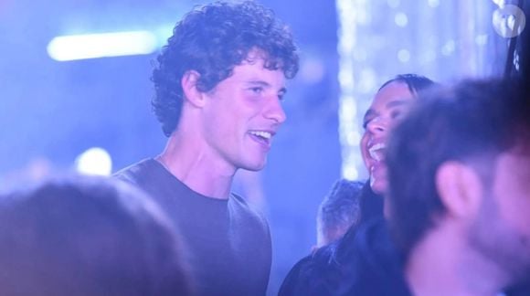 Bruna Marquezine e Shawn Mendes foram vistos em diversos momentos juntos no Brasil