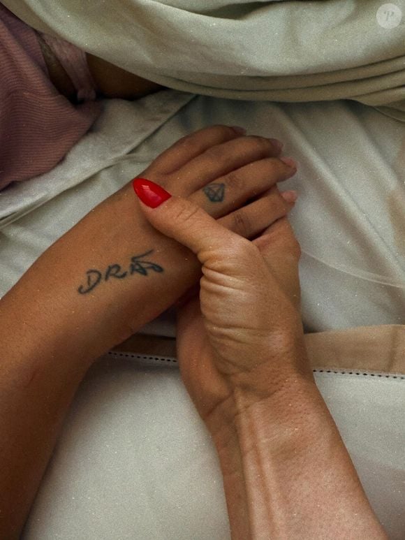 Melhor amiga de Preta Gil, Carolina Dieckmmann esteve ao lado da cantora nos últimos momentos