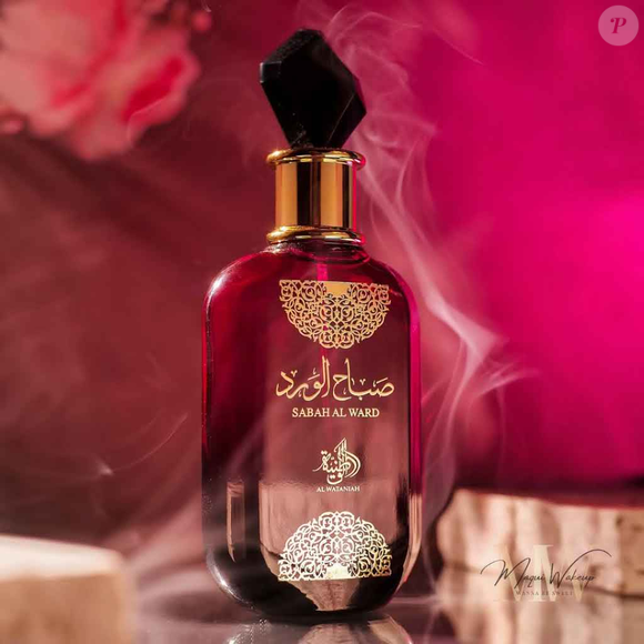 Eu não tinha me rendido à moda dos perfumes árabes até experimentar este perfume de flores brancas, que tem um cheiro de mulher rica e todo mundo adora