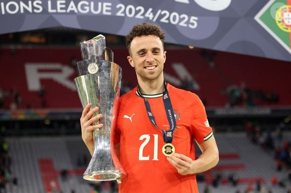 Diogo Jota e o irmão, André Silva, morreram em acidente de carro em rodovia da Espanha