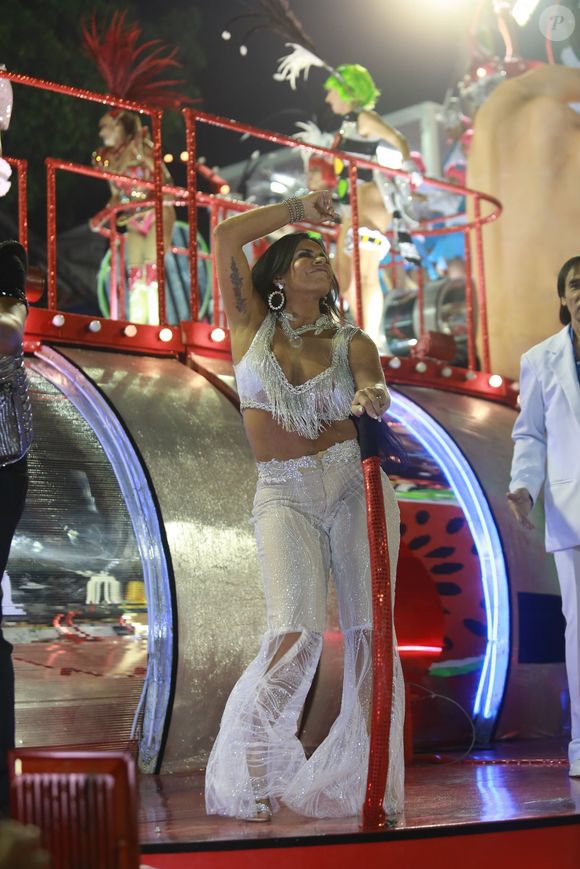 'Fantasia será pelada': Gretchen revela detalhe da roupa de carnaval no desfile de escola de samba em Vitória (ES) em 21 de fevereiro de 2025