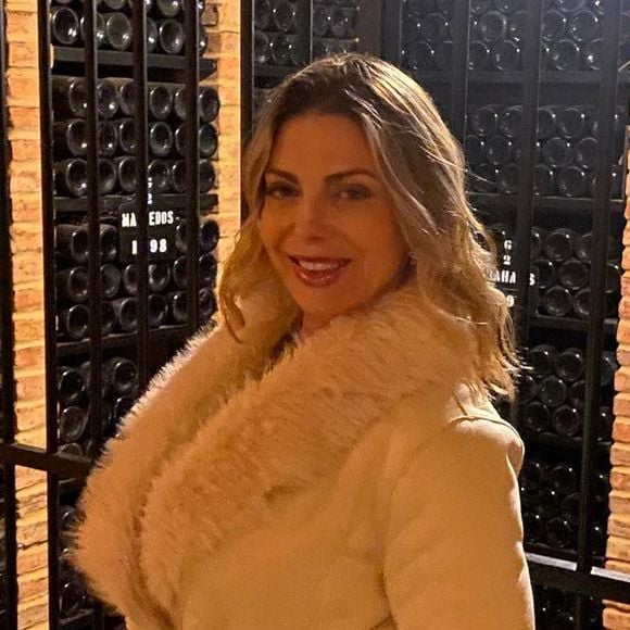 Sheila Mello ficou conhecida como a 'loira do Tchan', por ter sido dançarina pelo famoso grupo