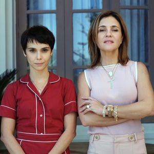 Nina (Débora Falabella) sabia esconder suas intenções enquanto preparava sua vingança contra Carminha em ‘Avenida Brasil’