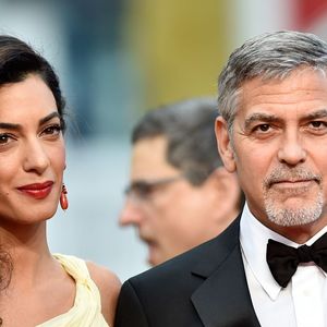 Versace sob nova direção: Dario Vitale assina o vestido que roubou os holofotes na gala dos Clooney