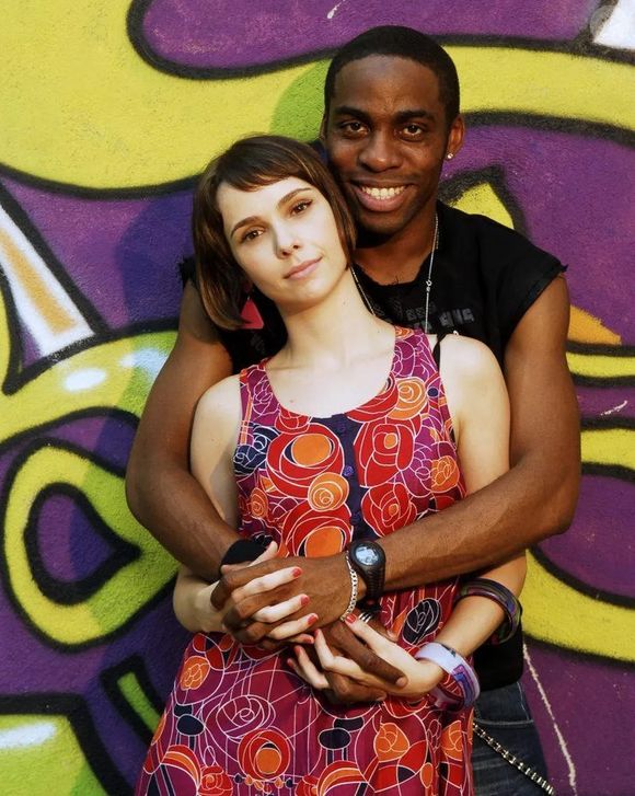 Débora Falabella foi par de Lázaro Ramos na novela 'Duas Caras' (2007-2008), onde viveu a Júlia
