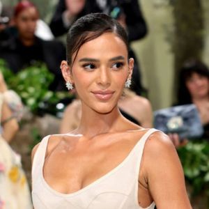 Bruna Marquezine ficou de fora do MET Gala? Ausência da atriz no baile de luxo tem motivo especial. Saiba detalhes!