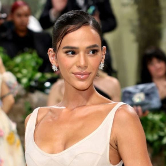 Bruna Marquezine ficou de fora do MET Gala? Ausência da atriz no baile de luxo tem motivo especial. Saiba detalhes!