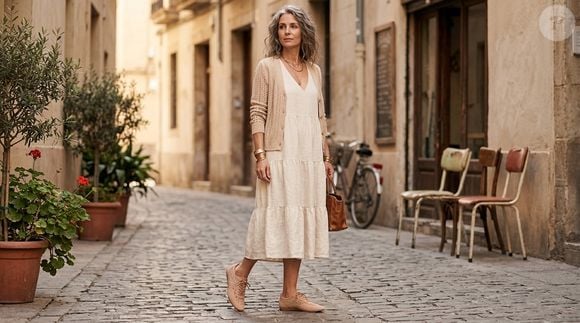 No boho chic, o tênis rosa chá com renda pode acompanhar vestidos fluidos e peças de inspiração natural, criando um contraste entre o romantismo e a descontração