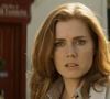 Amy Adams tem o cabelo com o fundo loiro e mechas acobreadas