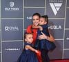Grávida, Bruna Biancardi escolhe vestido vermelho para acompanhar Neymar no leilão beneficente do Instituto Projeto Neymar Jr., em São Paulo