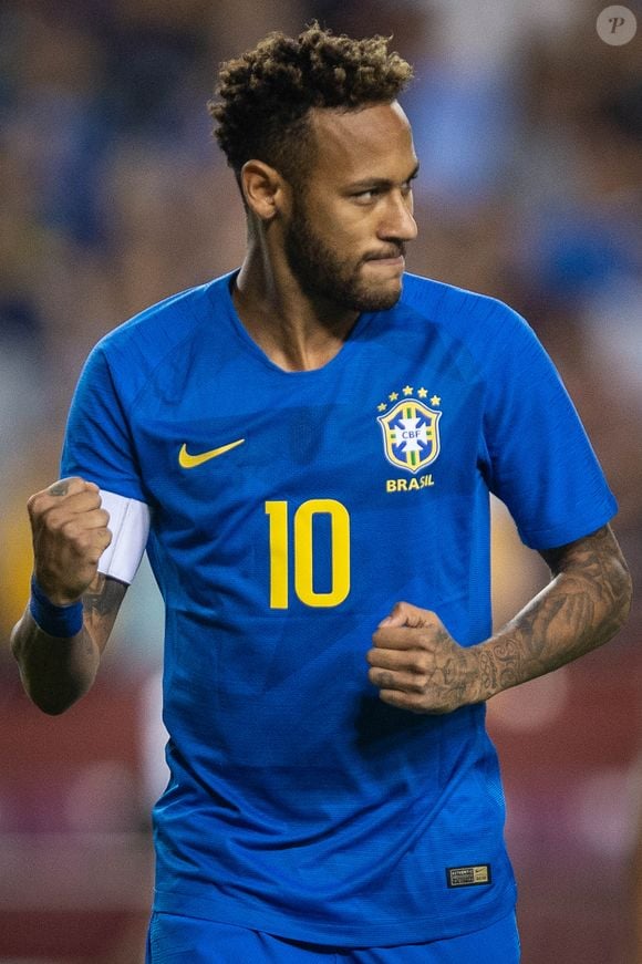 Neste mesmo período, o contrato de Neymar com o time dos Emirados Árabes estaria encerrado.