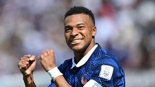 Dieta com macarrão e tratamento com lama do mar inspirado em Cristiano Ronaldo: Mbappé segue rotina intensa para a Copa do Mundo e faz 'treino invisível' inusitado