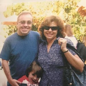 Filho de Gugu também aparece criança em foto postada por Rose Miriam