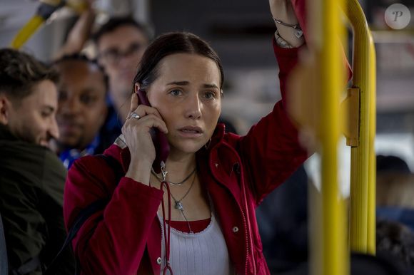 Letícia Colin revela bastidores de cena de enchente na novela 'Quem ama, cuida': “Fizemos essa gravação inesquecível com muita segurança, dublês juntos para gente conseguir ficar muitas horas na água, uma sequência desafiadora dramaturgicamente de manter o estado emocional da família perdendo tudo”, contou a atriz.