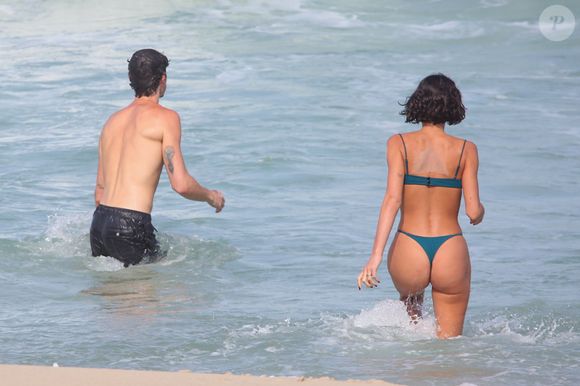 Bruna Marquezine escolheu um biquíni para ir à praia com o namorado, Shawn Mendes