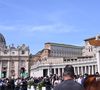 Roma, Itália: fiéis em peregrinação pela morte do Papa Francisco