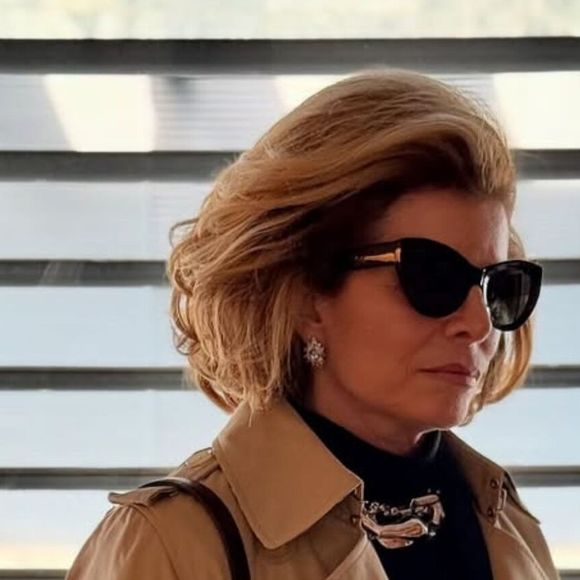 Novela 'Vale Tudo': Após a revelação de Marco Aurélio (Alexandre Nero), Odete Roitman (Debora Bloch) fica atordoada com a situação.