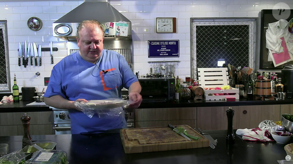 Com tudo no prato, embale em um saco plástico e cozinhe no microondas por cerca de 3 minutos