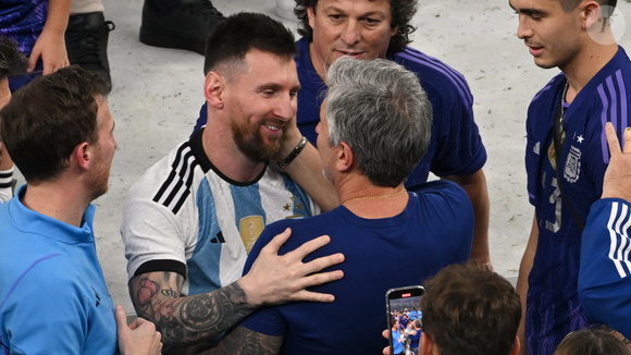 O craque argentino Lionel Messi teve o apoio do pai, Jorge Messi, desde os primeiros passos de sua carreira no futebol