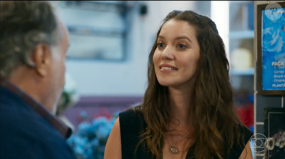 Nathalia Dill entrou oficialmente em Quem Ama Cuida interpretando Francesca, mulher misteriosa que cruza o caminho de Otoniel, personagem de Tony Ramos. A relação dos dois promete grandes surpresas nos próximos capítulos