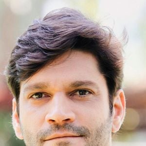 Vanderson, pai de Sofia (Elis Cabral), terá o direito de visitar a menina na novela 'Dona de Mim'