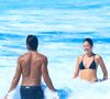 Depois do vôlei, Agatha Moreira e Rodrigo Simas curtiram o calor do Rio de Janeiro com um banho de mar