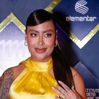 ‘Sempre entregando show de horrores’: look amarelo ovo de Rafaella Santos em leilão de Neymar vira chacota na web