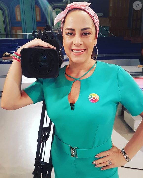 Na maior parte das vezes, Silvia Abravanel apostava em macacões para apresentar o programa