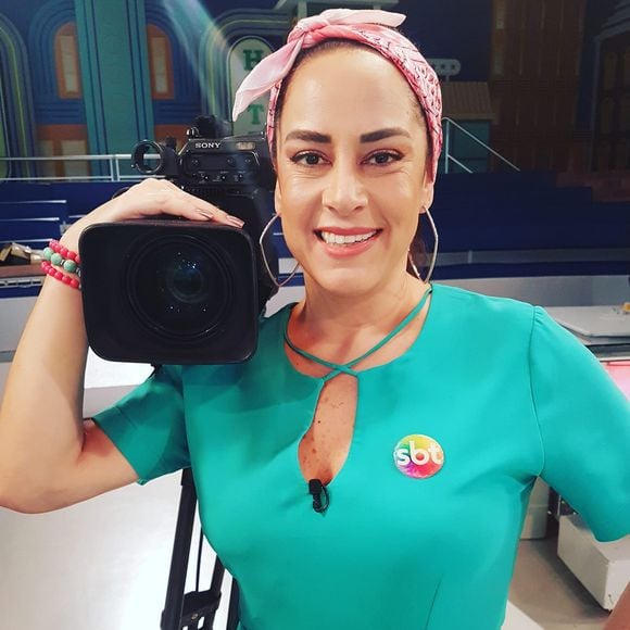 Na maior parte das vezes, Silvia Abravanel apostava em macacões para apresentar o programa