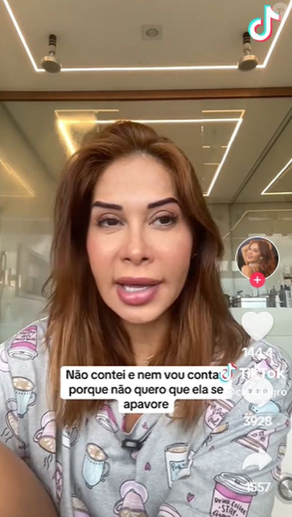 "Pedimos para os pedreiros fazerem buracos, a gente abria a Bíblia, escolhia um tema específico, mas em todos os cômodos, e fizemos uma oração para depois fechar para a gente se lembrar que aquela casa é de Deus e que quem sustenta a nossa vida é Deus. Então, esse foi o objetivo dali", explicou a influenciadora.