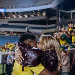 Copa 2026: mulher de Endrick, jogador do Brasil na Copa 2026, Gabriely Miranda deixou mensagem ao marido antes da estreia no Mundial. 'Aproveite cada momento dessa jornada incrível. Nunca se esqueça de que você é merecedor de tudo isso'