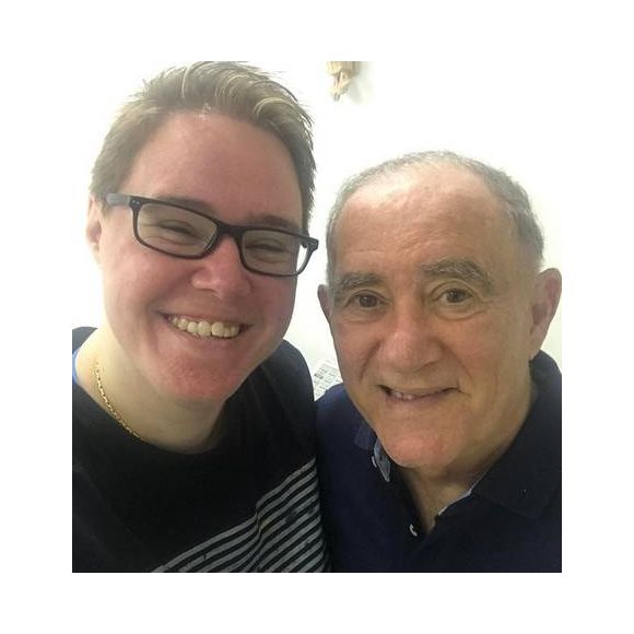 Filha de Renato Aragão também já fez vaquinhas na web para pedir dinheiro