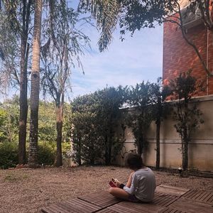 Theo, filho de Sandy e Lucas Lima, tem seu rosto preservado pelos famosos nas redes sociais