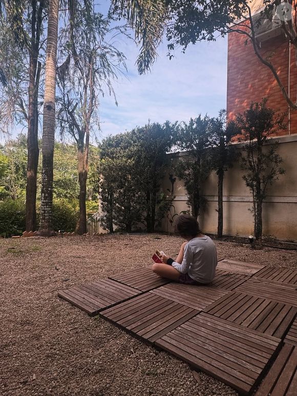 Theo, filho de Sandy e Lucas Lima, tem seu rosto preservado pelos famosos nas redes sociais