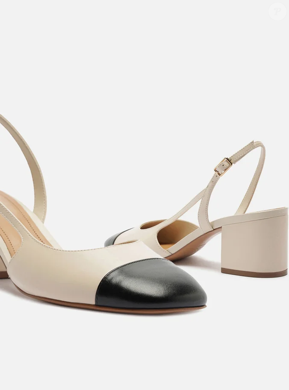 O contraste entre off-white e preto faz do novo scarpin da Arezzo uma peça versátil e refinada para looks de trabalho ou produções mais fashionistas