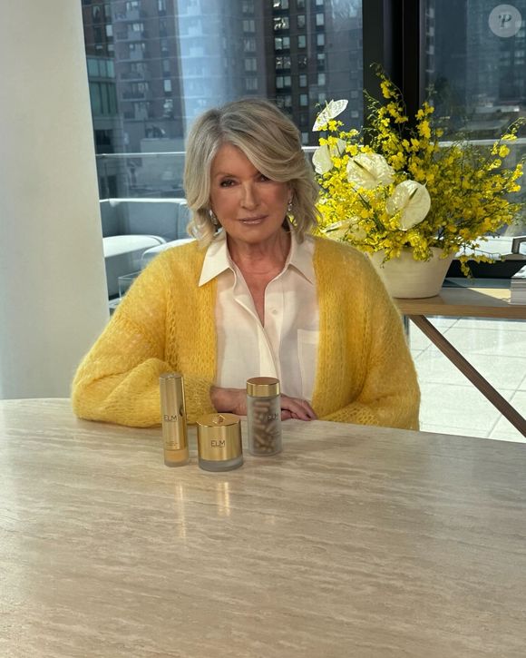 "É muito bom para fortalecer os ossos, manter a flexibilidade, aliviar dores e alongar", diz Martha Stewart sobre a rotina de Pilates