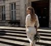Influenciadora britânica escolhe conforto para o grande dia e desafia códigos tradicionais do casamento