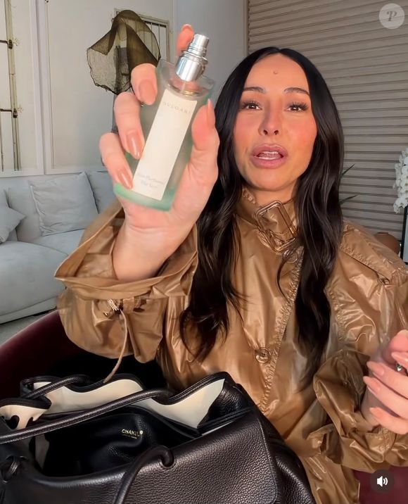 Sabrina Sato mostrou ainda o Eau Parfumée au Thé Vert, da Bvlgari, e contou que gosta de usar a fragrância para dormir, especialmente depois do banho