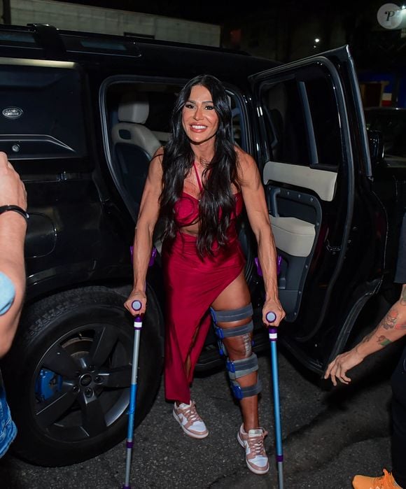 De muletas após uma lesão na 'Dança dos Famosos', Gracyanne Barbosa acabou machucando seu quadril