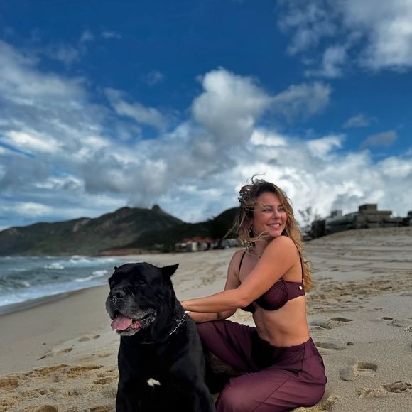 Para comemorar seu aniversário, Paolla Oliveira posou para fotos belíssimas em uma praia do Rio de Janeiro